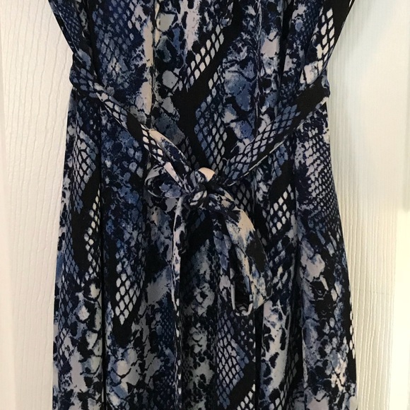 Miss Tina size M summer dress - Picture 2 of 5